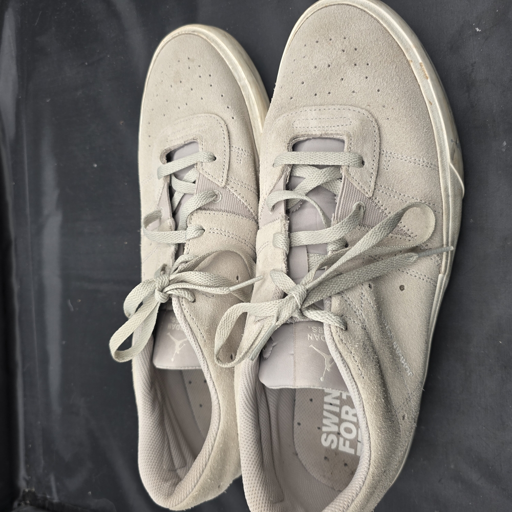 Nike Tan Sneakers Versatile and Stylish